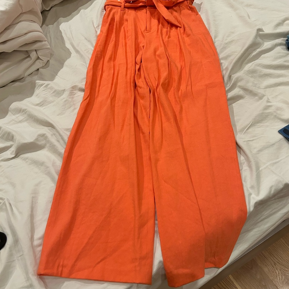 NWT beyond gorgeous Alice + Olivia pants (coral)